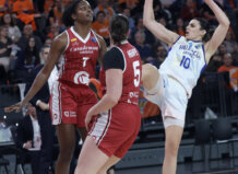 La noche en que todo cambió: caída inesperada del Valencia Basket y remontada histórica del Casademont Zaragoza Jugadora de Valencia Basket en acción durante un partido emocionante.