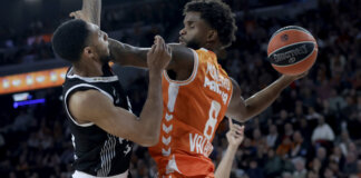 Acción de baloncesto entre Valencia Basket y Partizan en EuroLeague