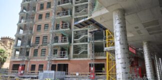 AUMSA adjudica obras para 113 viviendas de protección pública en Malilla Sur por importe de 5 millones AUMSA adjudica la urbanización de 113 viviendas en Malilla Sur por 5 millones de euros.