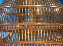 Bombo de la lotería de Navidad con estructura metálica