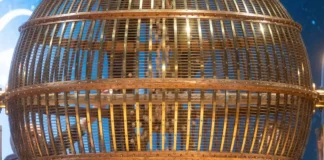 Bombo de la lotería de Navidad con estructura metálica