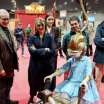 Personas observando una demostración en Expojove 2025