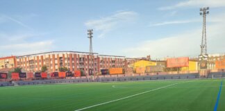 Vista del campo de fútbol de Sant Gregori con césped renovado