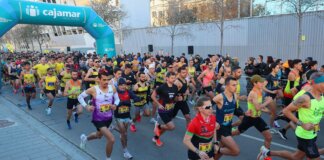Corredores en la carrera 10K Pas Ras al Port en Valencia.
