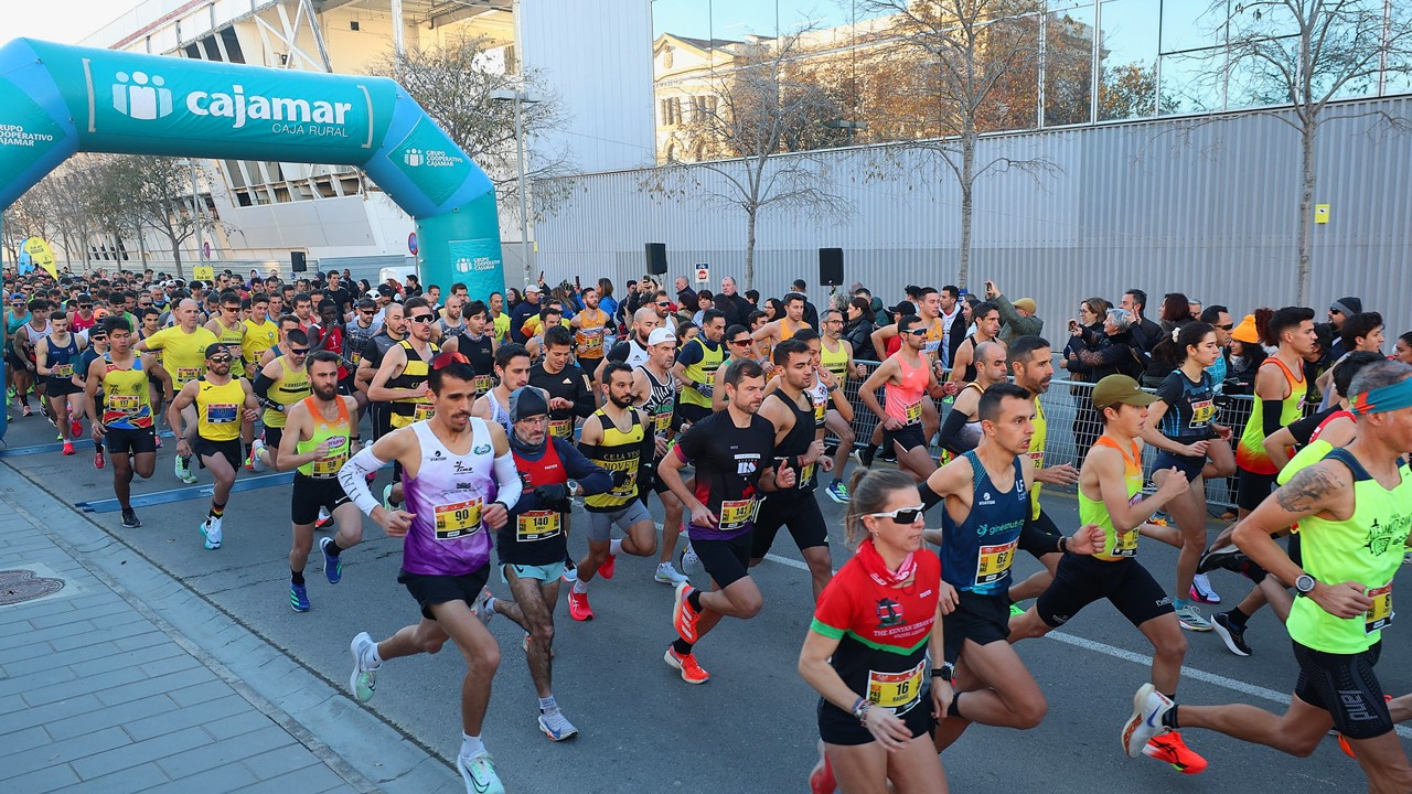 Corredores en la carrera 10K Pas Ras al Port en Valencia.