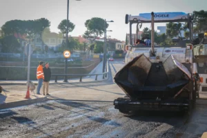 Trabajos de reasfaltado en la carretera de Torrent a Alaquàs