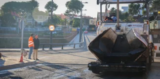 Trabajos de reasfaltado en la carretera de Torrent a Alaquàs