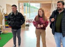 Catarroja exige una actuación de Conselleria de Educación en sus cinco colegios públicos Visita a un colegio público en Catarroja por autoridades locales.