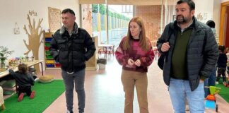 Visita a un colegio público en Catarroja por autoridades locales.