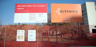 Cartel de obras del CEIP Sant Àngel de la Guarda en Valencia