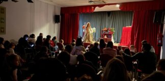 Los cuentacuentos llenan de magia los barrios de Paterna estas fiestas.