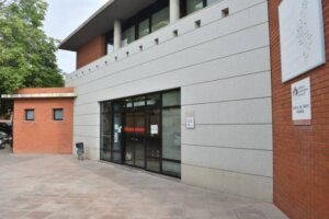 Fachada del centro de salud de Godella con moderno diseño arquitectónico