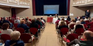 La Emtre informa a los vecinos sobre la nueva legislación de residuos.