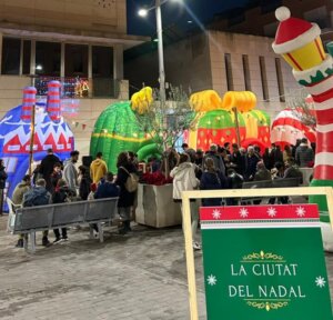 Familias disfrutando de actividades navideñas en Torrent