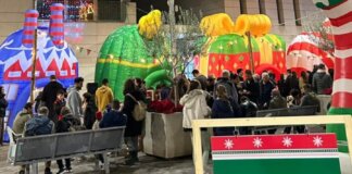 Familias disfrutando de actividades navideñas en Torrent