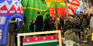 Familias disfrutando de actividades navideñas en Torrent