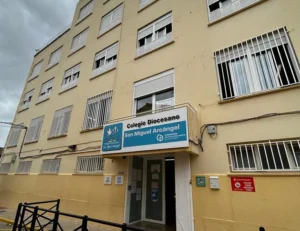 Fachada del Colegio San Miguel Arcángel en Burjassot