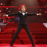 David Bisbal actuando en el Roig Arena durante su gira navideña