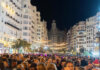 Multitud de personas en las calles de Colón y Xàtiva en Valencia.