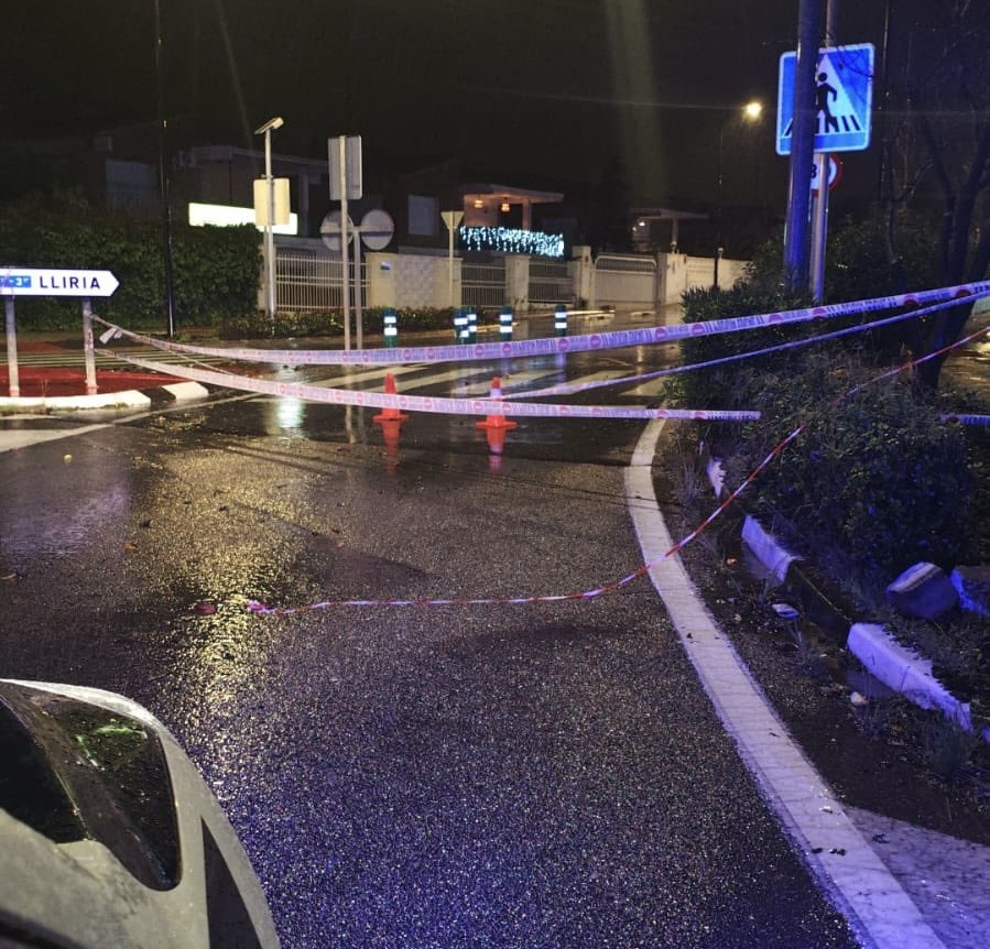 El Ayuntamiento de Paterna mantiene cortes de tráfico por lluvias intensas.