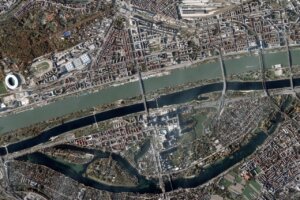 Vista satelital de Viena mostrando expansión urbana y áreas verdes