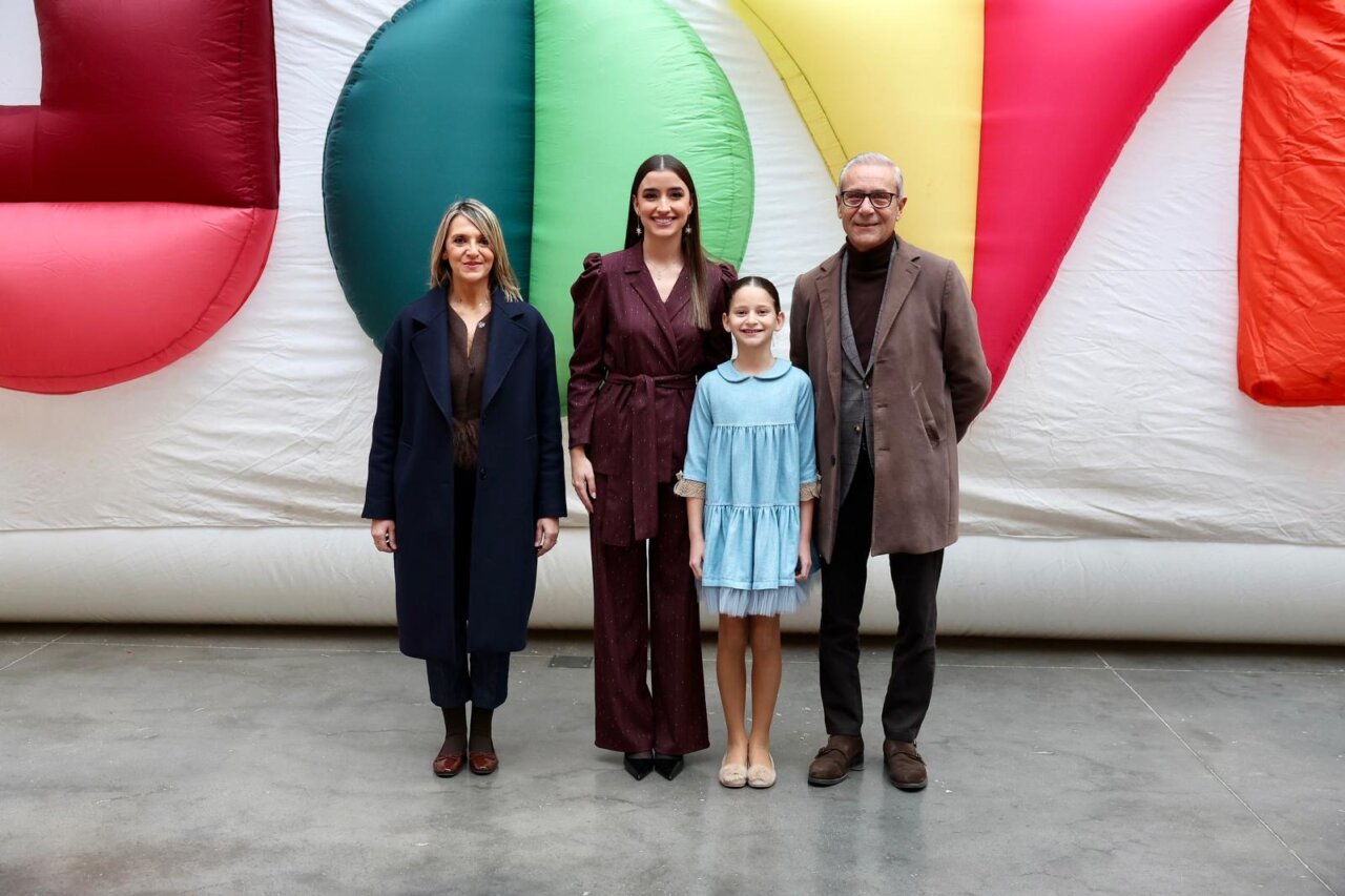 Cuatro personas posando en la inauguración de Expojove 2025