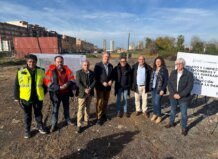 Funcionarios en la clausura del punto de escombros en Sedaví