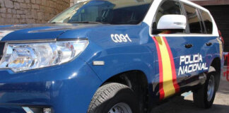 Vehículo de la Policía Nacional en una operación de detención