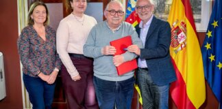 Entrega de documentos históricos en el Ayuntamiento de Alboraya