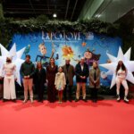 Inauguración de Expojove 2025 con personajes y decoraciones navideñas