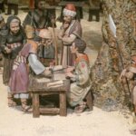 Recreación de una escena histórica con figuras de personas