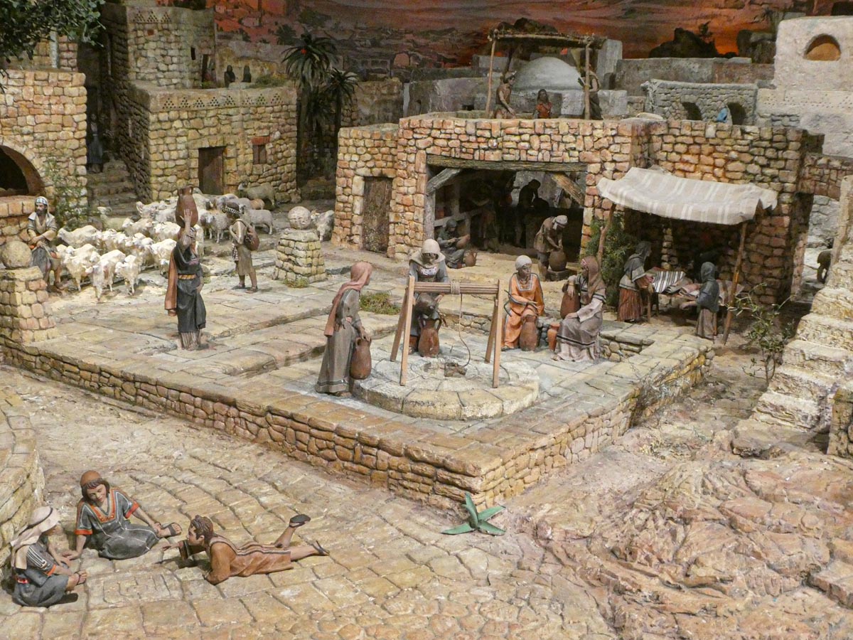 Representación de una escena de natividad en un pueblo antiguo.