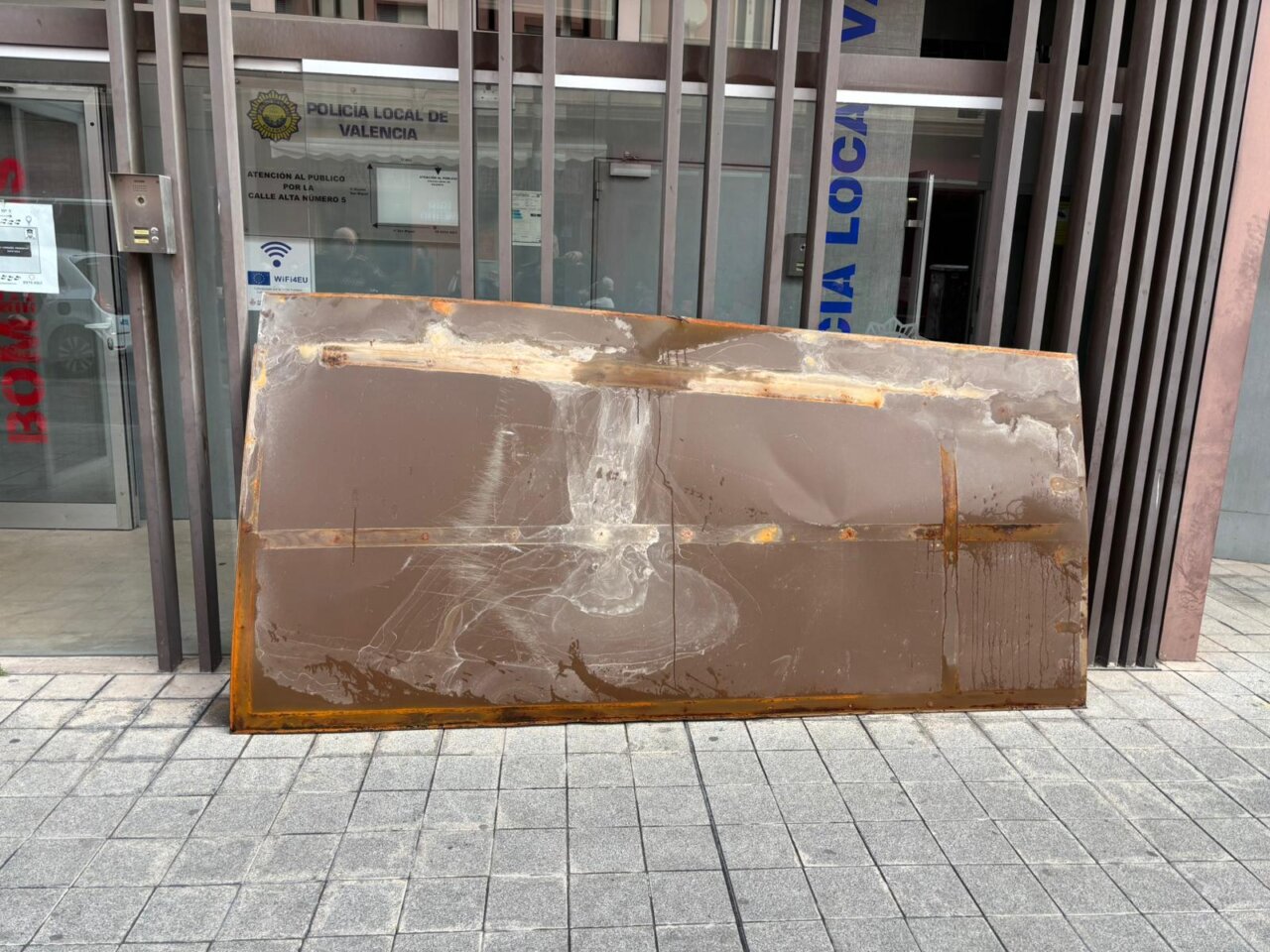 La comisaría de Ciutat Vella presenta graves problemas estructurales.