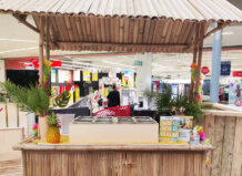 Barra de bebidas decorada para eventos corporativos de JUJU'S Events