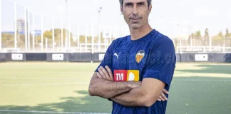 Fernando Martín, entrenador del Valencia CF Femenino B en el campo