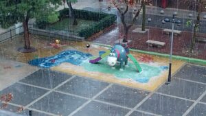 Parque infantil en Torrent bajo intensa granizada