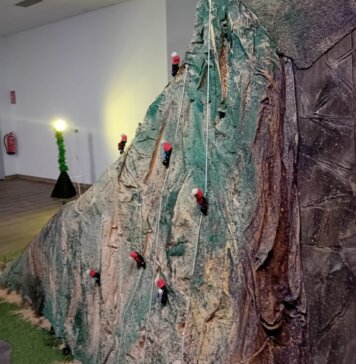 ‘Hormiguelen’, el belén que transforma un hormiguero en un mundo fallero y navideño en la falla Luis Lamarca Velázquez Hormiguelen Falla Luis Lamarca Velazquez