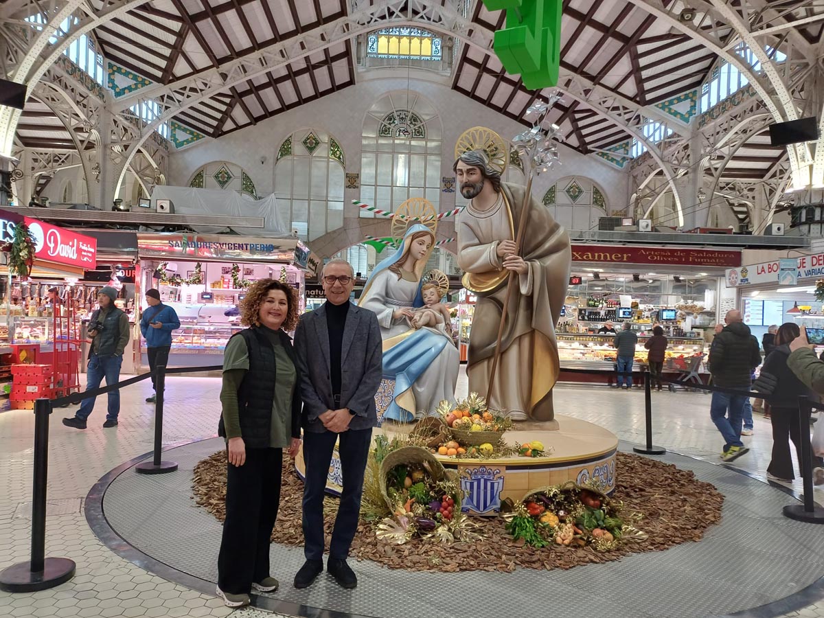Escultura del Belén del Mercado Central con la Sagrada Familia