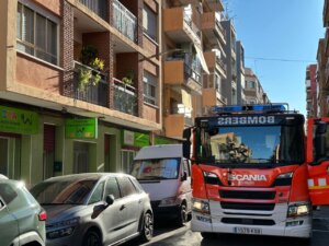 Un incendio en una vivienda de Torrent llevó a la evacuación de una escuela infantil.