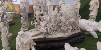 Piezas de marfil tallado incautadas por la Guardia Civil en Valencia