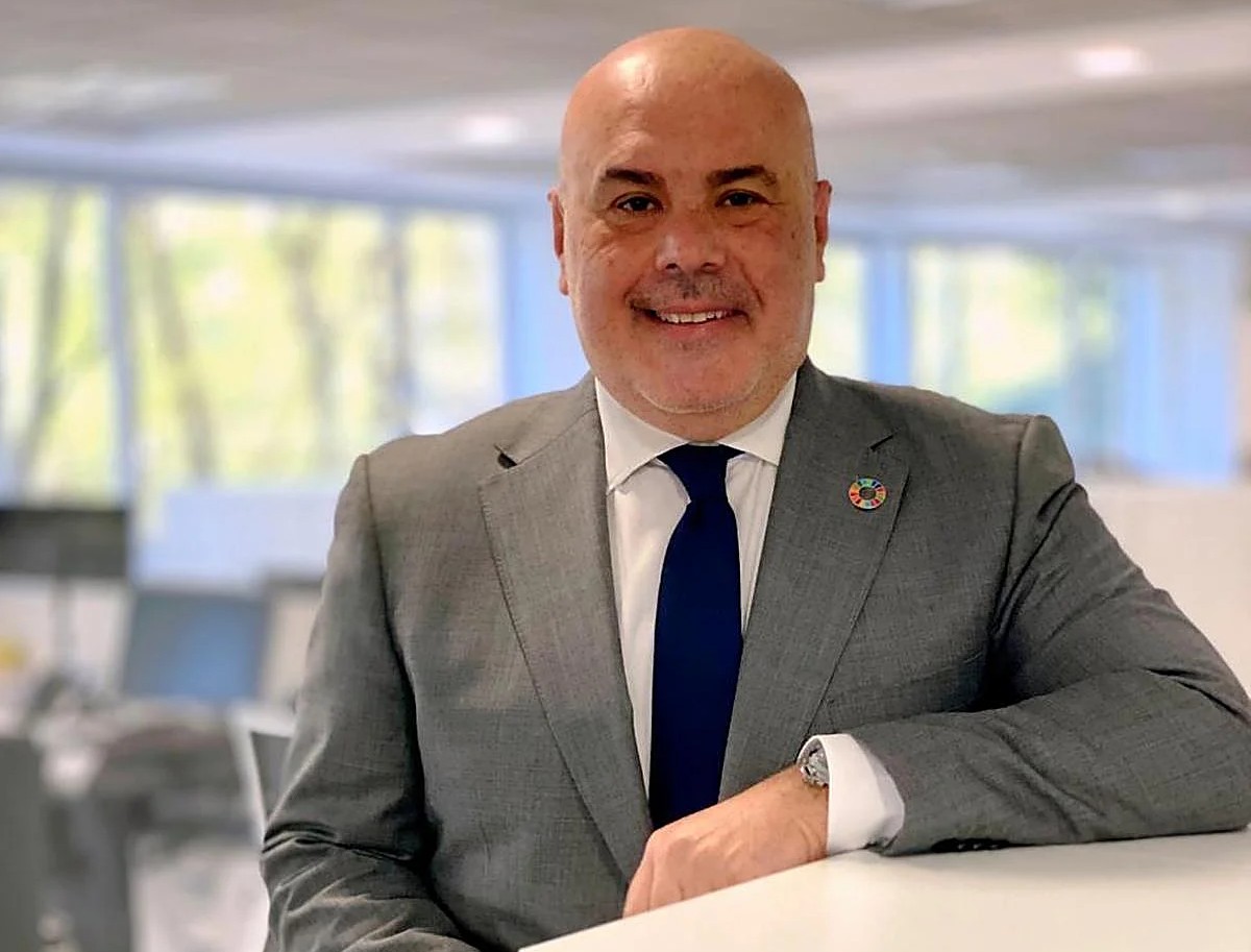 José Vicente Berlanga, expresidente de Enusa, en una oficina moderna.