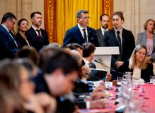 Alfafar expone a los reyes una iniciativa juvenil para regenerar el barrio de Alfalares en la zona cero de la DANA Juan Ramón Adsuara expone una iniciativa juvenil a los Reyes de España.