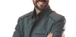 Retrato de Julio Álvarez Marín, regidor de Podem en Alcàsser, sonriendo.