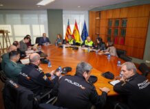 El dispositivo especial de Navidad en Torrent contempla 997 servicios policiales, drones y unidad canina Reunión de seguridad en Torrent con autoridades y policías
