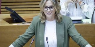 Laura Chulià, síndica adjunta del Partido Popular, durante una intervención en Les Corts Valencianes.