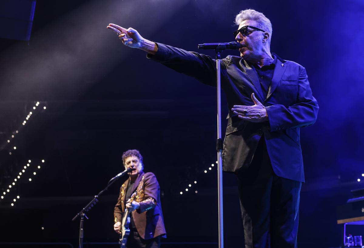 Loquillo actuando en el Roig Arena durante su concierto