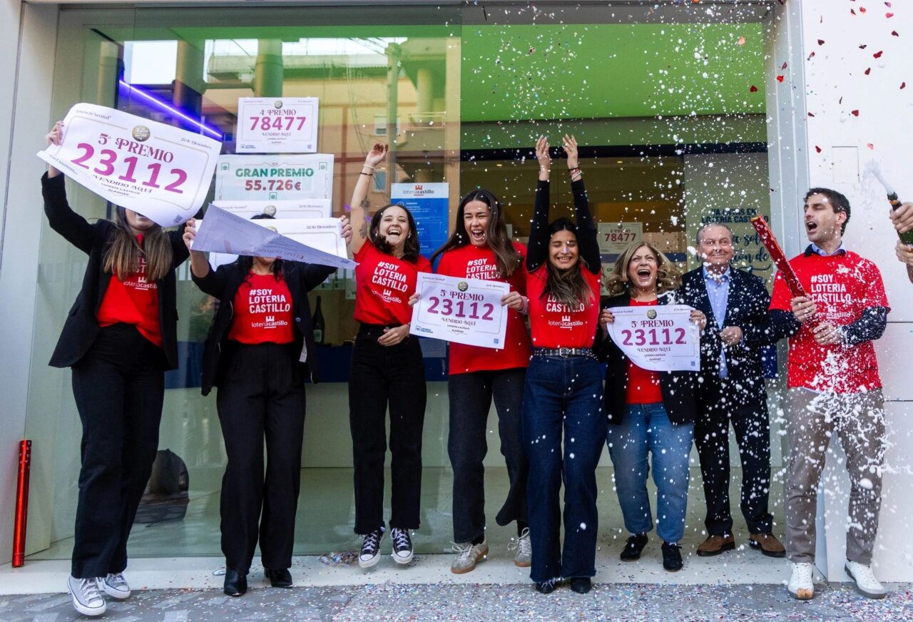 Celebración de ganadores de la Lotería Castillo en Alaquás con premios