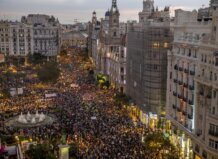 Multitudinaria manifestación en Valencia por el derecho a la vivienda digna.