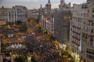 Multitudinaria manifestación en Valencia por el derecho a la vivienda digna.