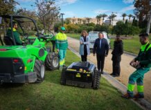 Maquinaria de última generación permitirá mejorar el mantenimiento de zonas verdes de Torrent Presentación de maquinaria eléctrica para mantenimiento de jardines en Torrent